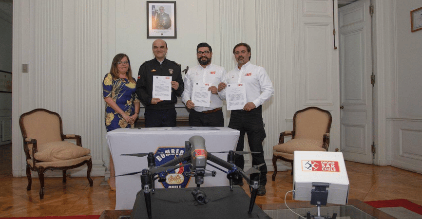 DroneSAR Chile signing agreement with National Fire Board